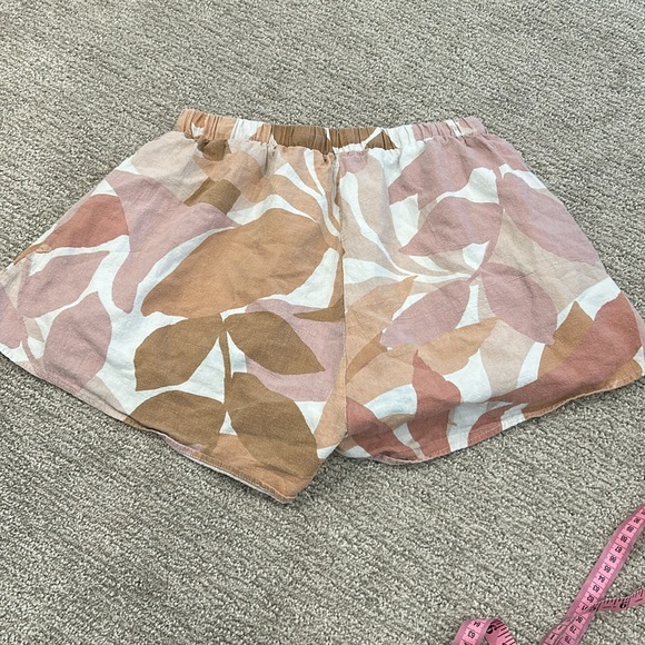 GIRL & THE SUN Women's Skyla Floral Shorts Size M In Neutral - Picture 9 of 10